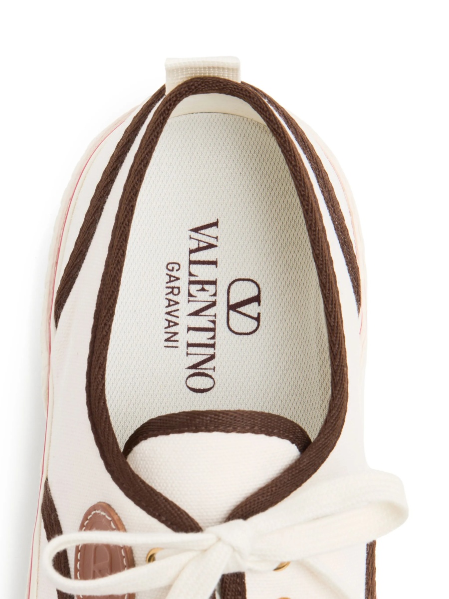 Sneakers Valentino Garavani albi din piele si vascoza - Img 5