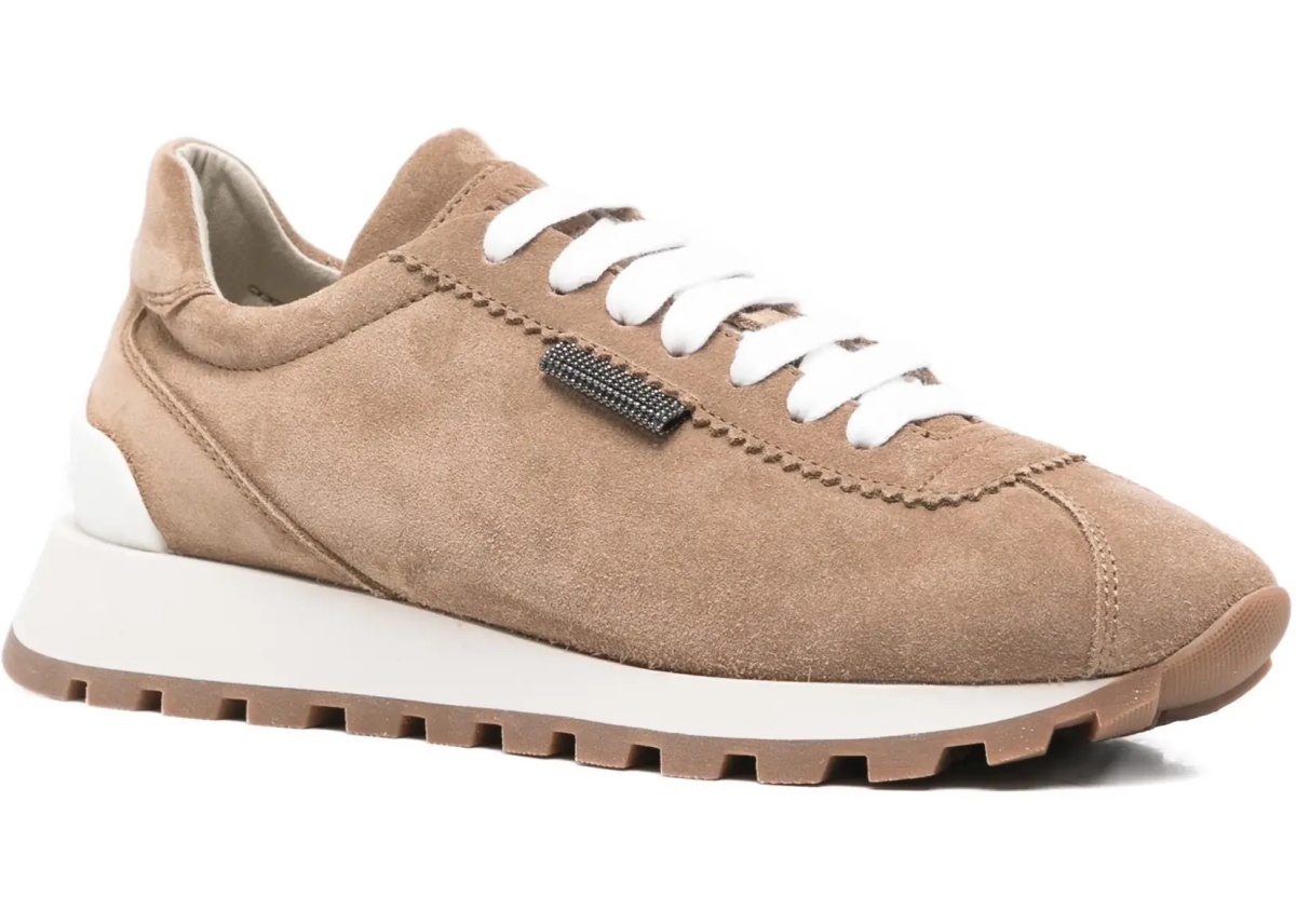 Sneakers with iconic embellishments - Img 2