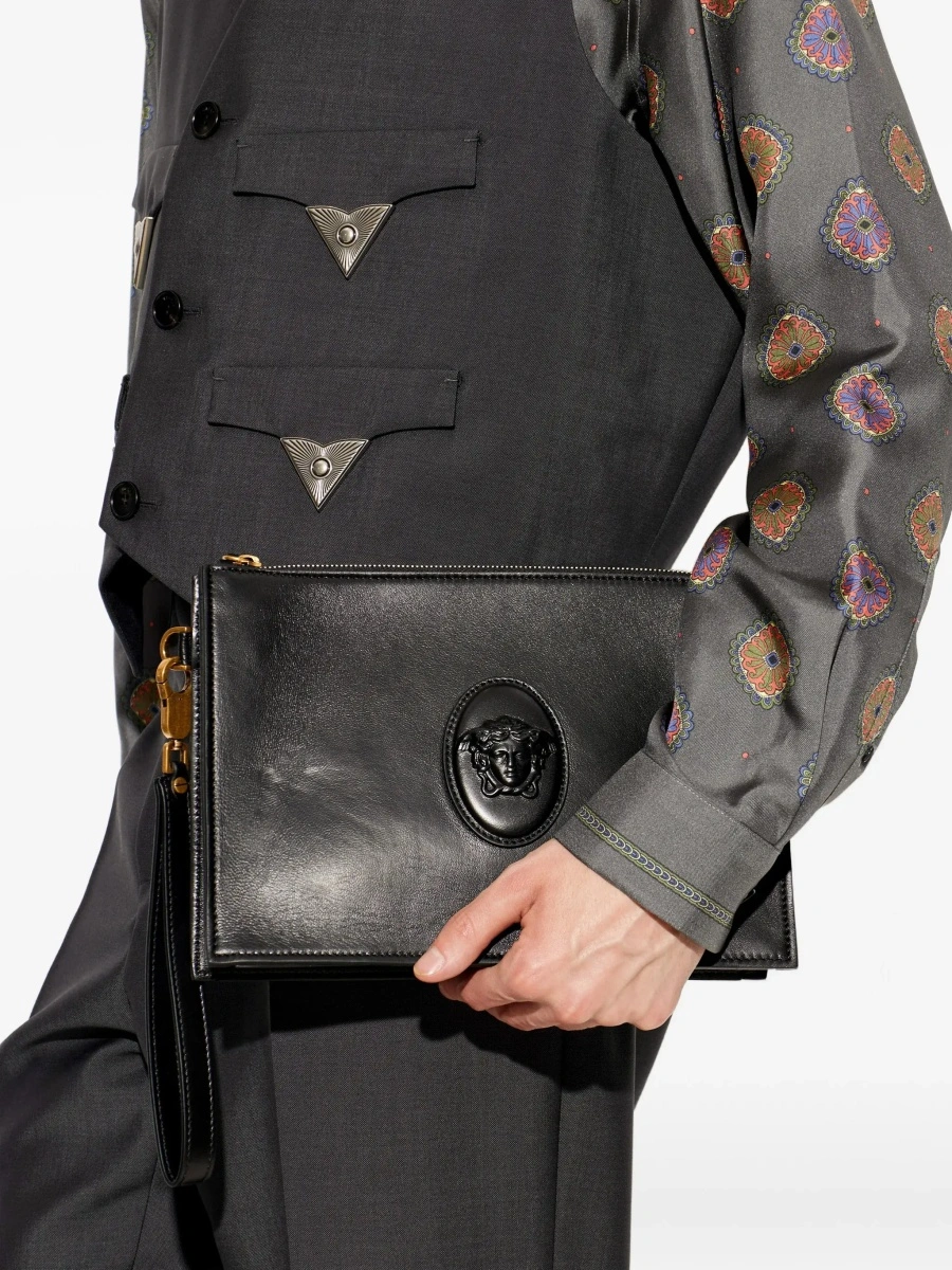 Geanta de mana Black Clutch with removable wrist strap and Medusa on the front in leather for men - Img 4
