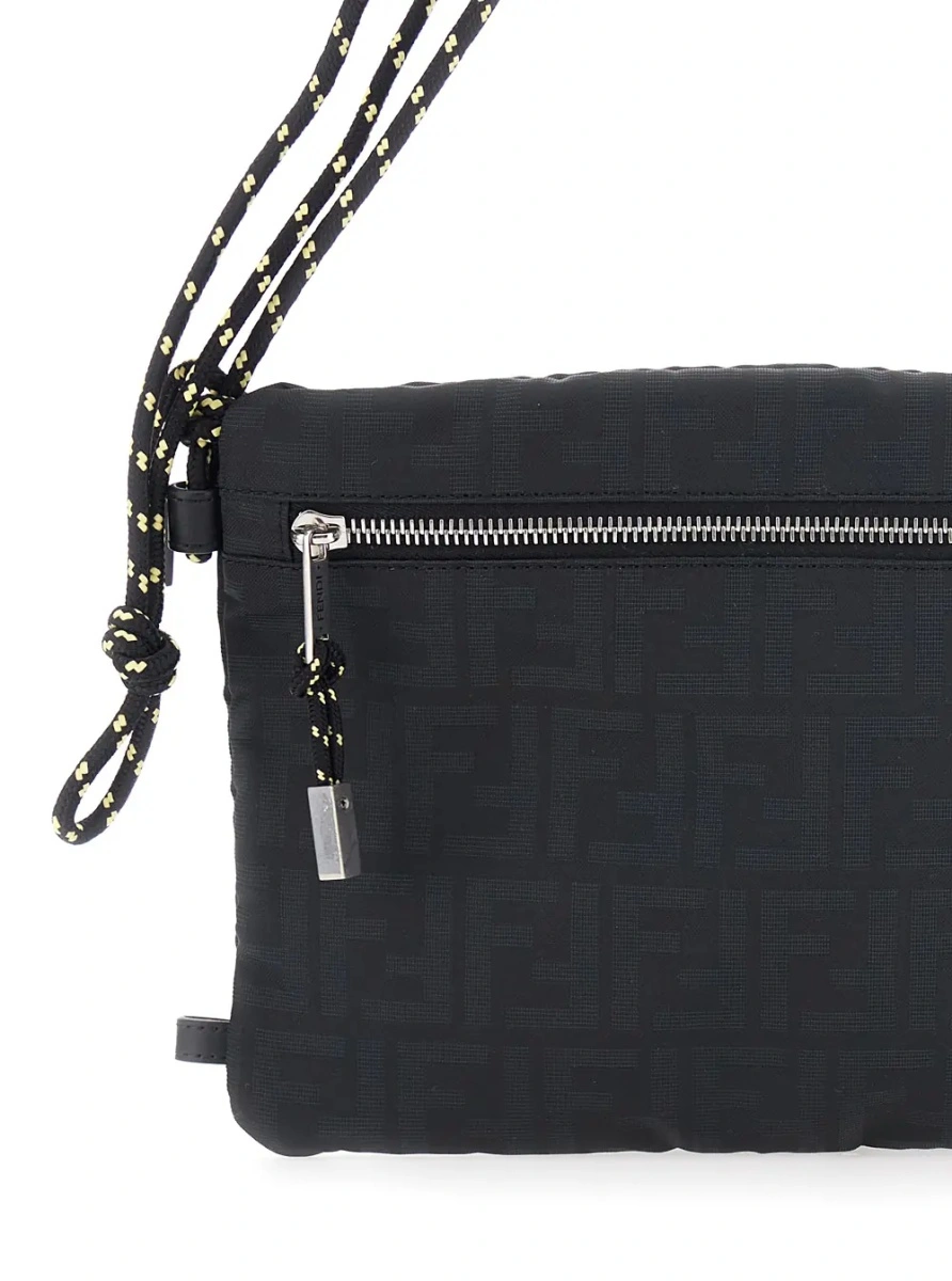 Geanta de mana Fendi neagra din canvas FF - Img 3
