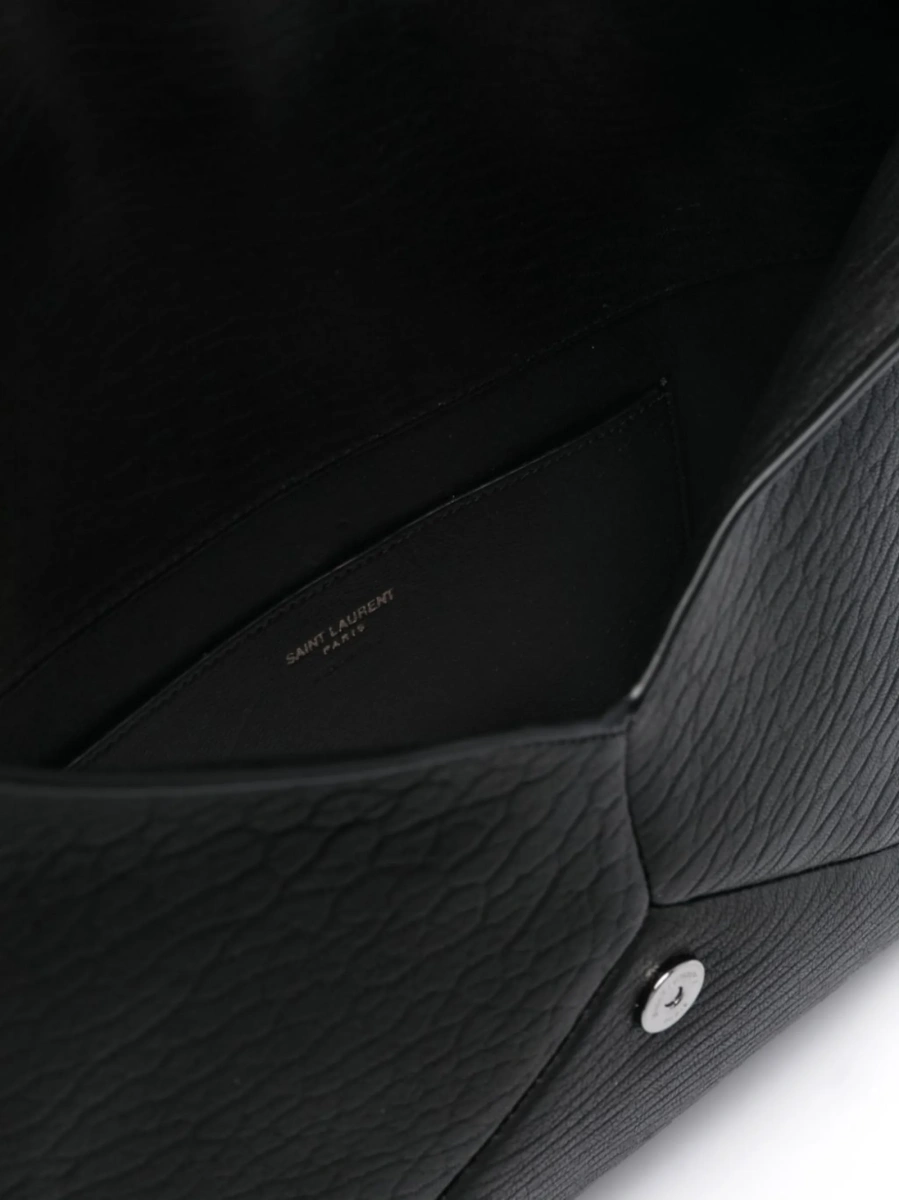 Geanta de mana Saint Laurent Envelope neagra din piele si alama - Img 5