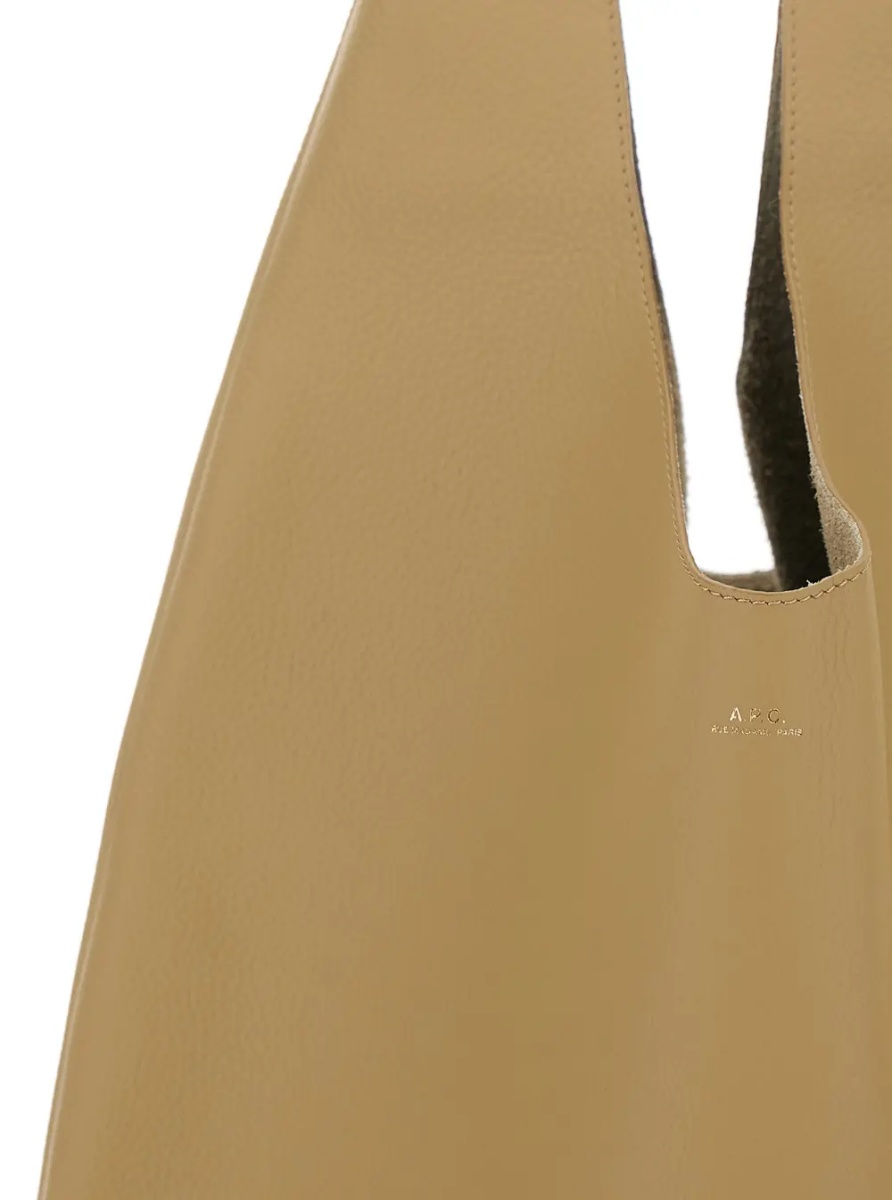 Geanta de umar A.P.C. 'Le Neige' Beige Shoulder Bag with Logo Embossed on the Front in Crinkled Leather for Women - Img 3
