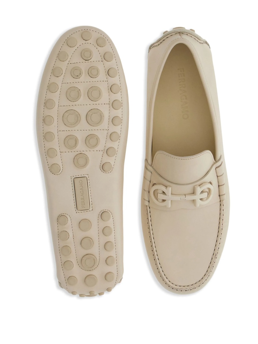 Mocasini Ferragamo gancini neutri din piele - Img 5
