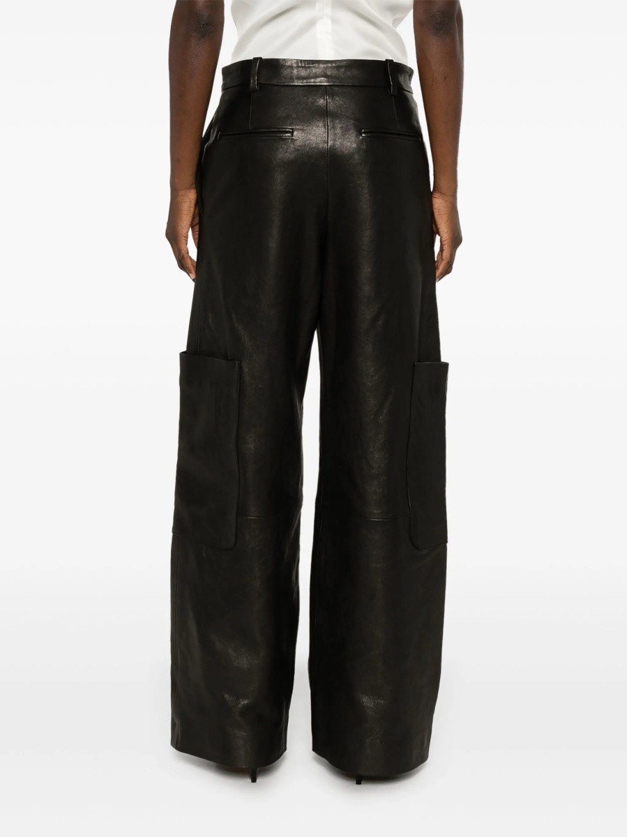 Pantaloni drepti Khaite negri din piele - Img 4