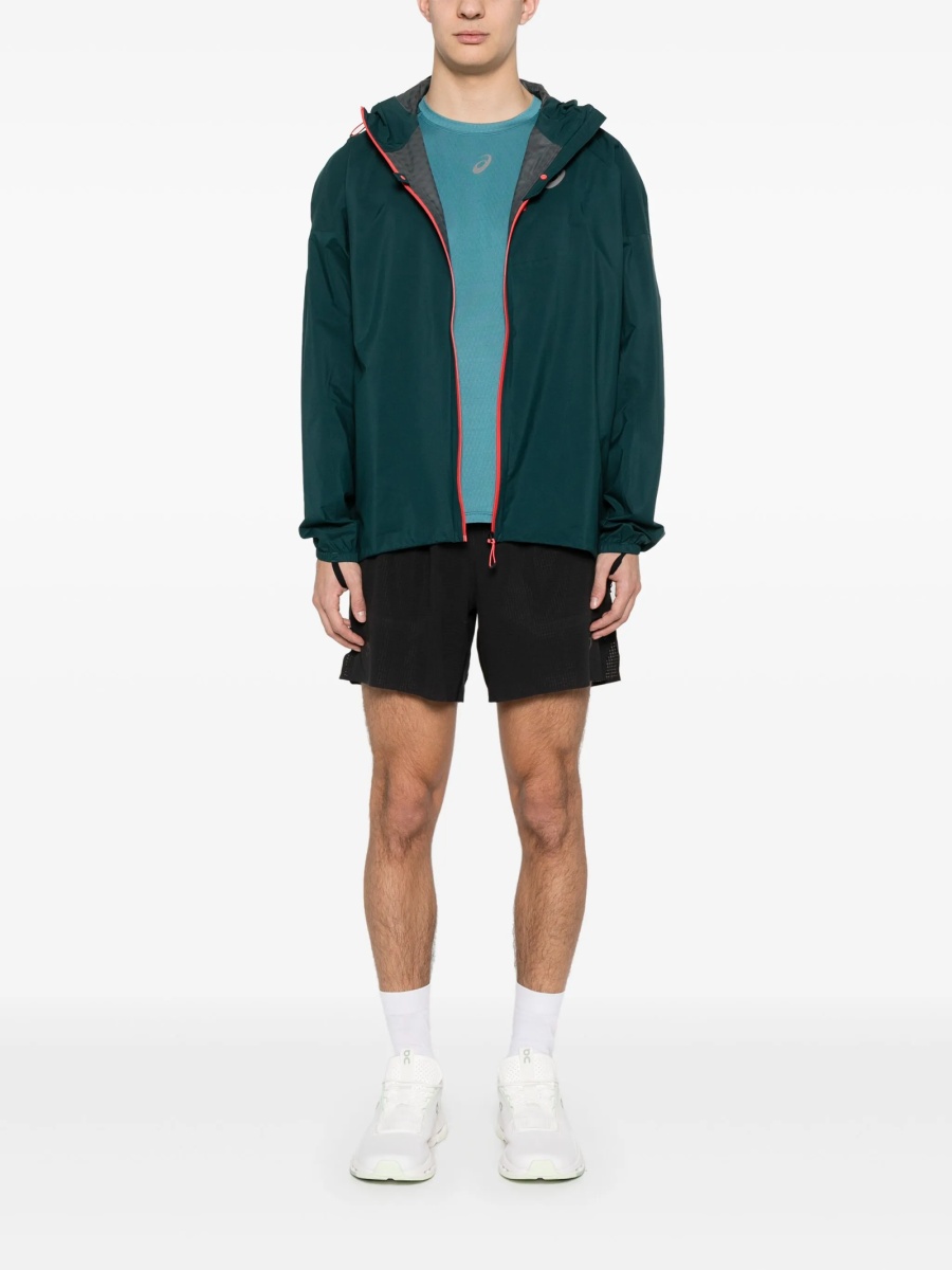 Pantaloni scurti ASICS negri din poliester reciclat si spandex/elastan - Img 2