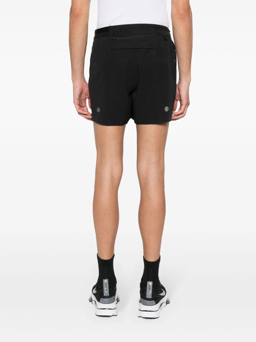 Pantaloni scurti ASICS negri din spandex/elastan si poliester reciclat - Img 4