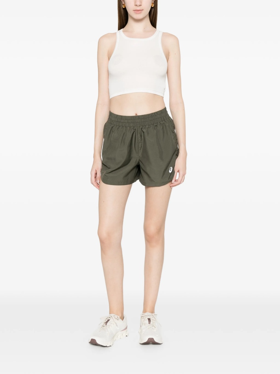 Pantaloni scurti ASICS verzi din poliester reciclat - Img 2