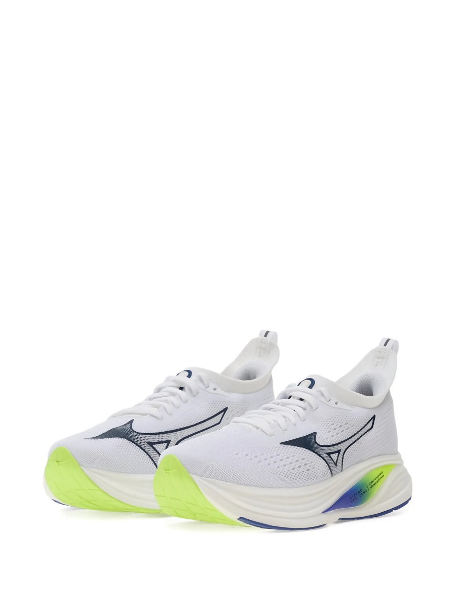 Sneakers Mizuno albi din material textil - Img 2