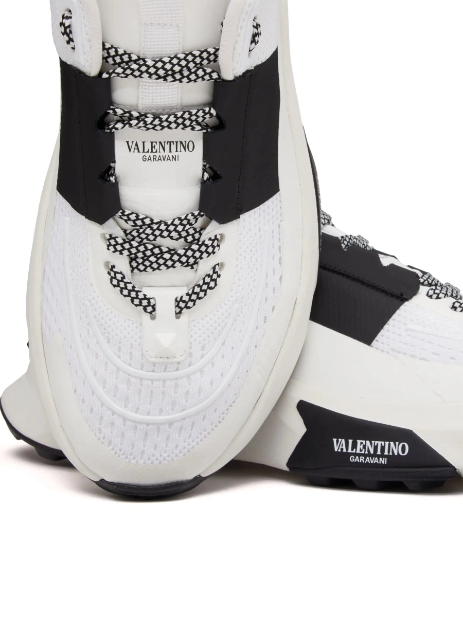Sneakers Valentino Garavani Rockstud albi din piele si vascoza - Img 9