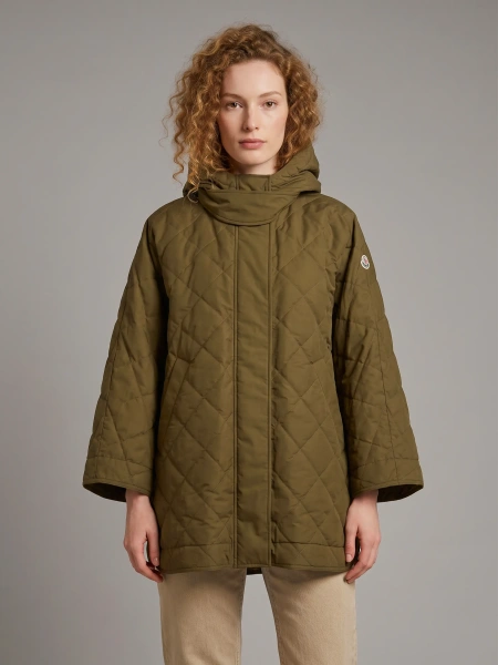 Palton Diamond-Quilted Cape
