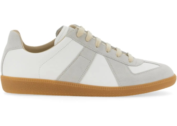 Sneakers "Replica" Sneaker