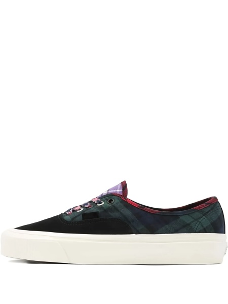 Sneakers Vans negri din material textil si piele intoarsa