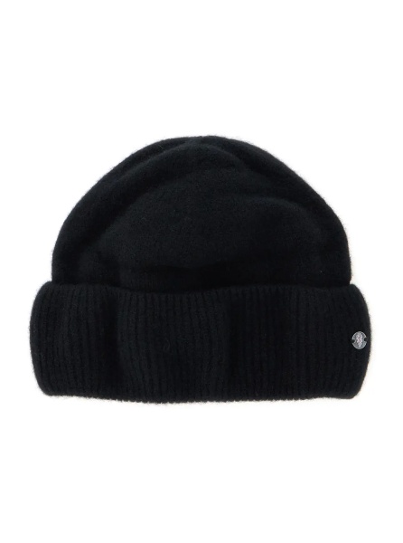 Caciula 'Vivian' Black Beanie with Logo Plaque Detail on the Front in Cashmere Woman