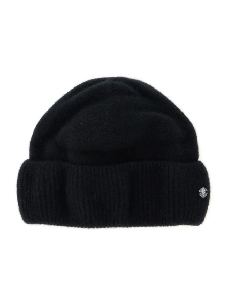 Caciula 'Vivian' Black Beanie with Logo Plaque Detail on the Front in Cashmere Woman