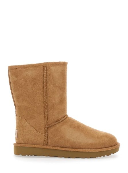Cizme Boots 'Classic Short' with Logo Patch on the Back and Fur Lining in Beige Suede for Women