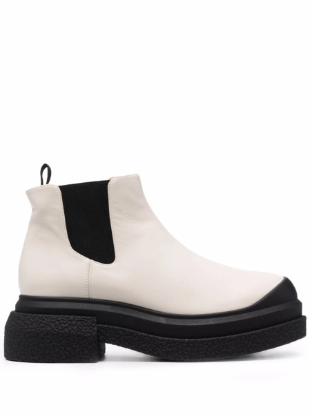 Incaltaminte Stuart Weitzman alba din piele si material textil