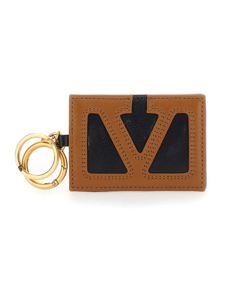 Brelocuri Brown Keychain with ring closure and rectangular design with VLogo on the front in leather for men