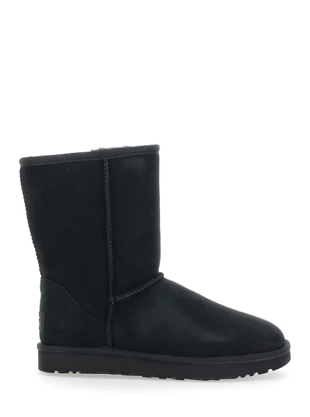 Cizme Boots 'Classic Short' with Logo Patch on the Back and Fur Lining in Black Suede for Women
