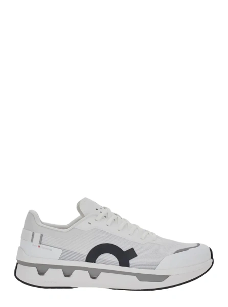 Sneakers Cloudzone 99 is a white shoe with a rubber sole and a tech fabric upper. It is unisex.