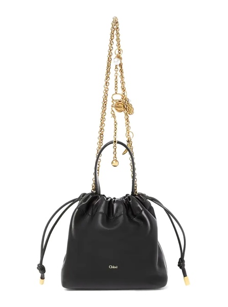 Geanta de mana Black handbag with chain shoulder strap and logo charm in leather for women