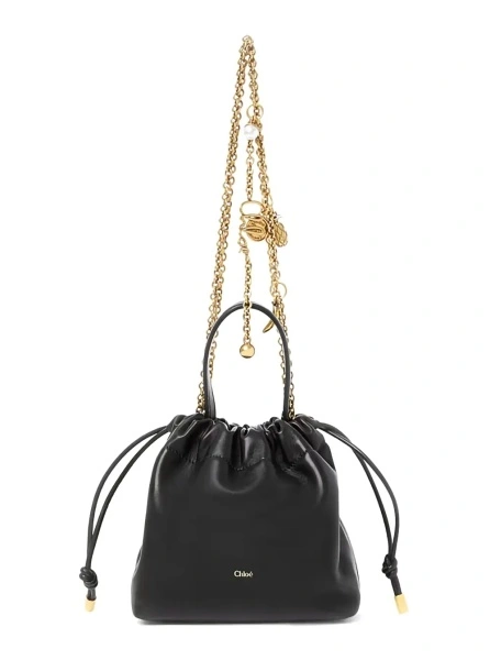 Geanta de mana Black handbag with chain shoulder strap and logo charm in leather for women