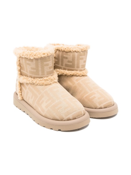 Ghete Fendi neutre din material textil si lana