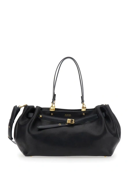 Geanta de umar 'Fan' Black Medium Shoulder bag with adjustable and removable shoulder strap and logo lettering on the front in leather for women