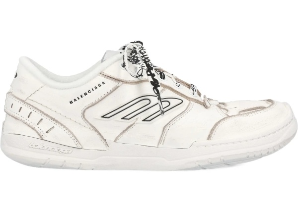 Hamptons Worn-out Sneakers