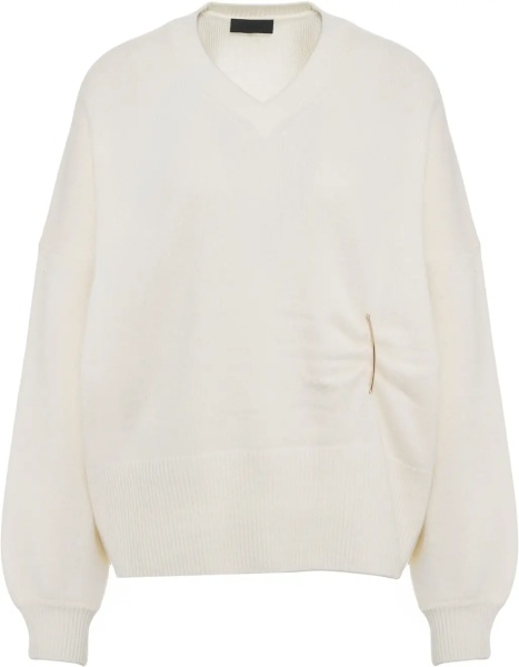 Pulovere Pullover with brooch