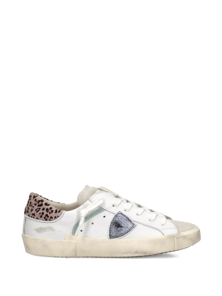 Sneakers & Slip-On