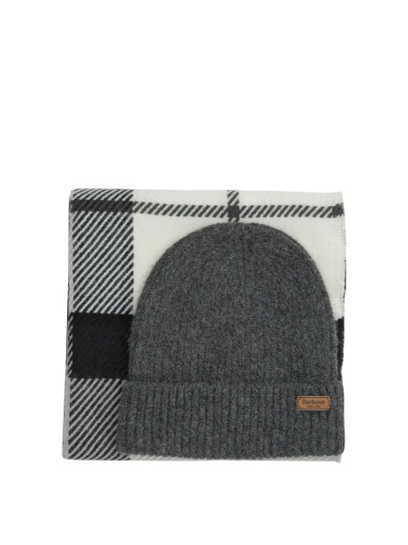 Caciula "Pendle" beanie and "Blair" scarf set.