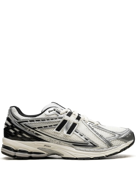 Sneakers New Balance negri din piele si material textil