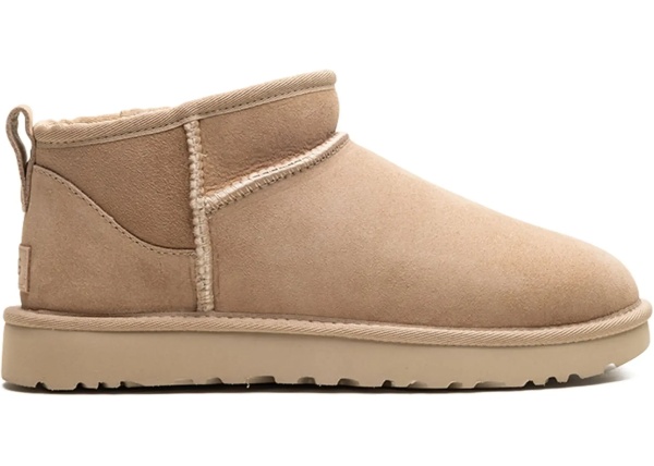 Boot "Classic Ultra Mini"