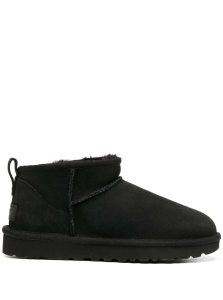Botine Boots 'CLASSIC ULTRA MINI' Black with Logo and Pull-tab on the Heel in Suede Women