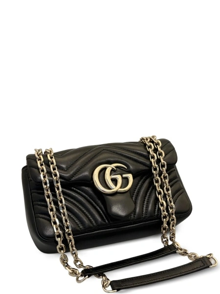 Geanta tip postas Gucci gg marmont neagra din piele