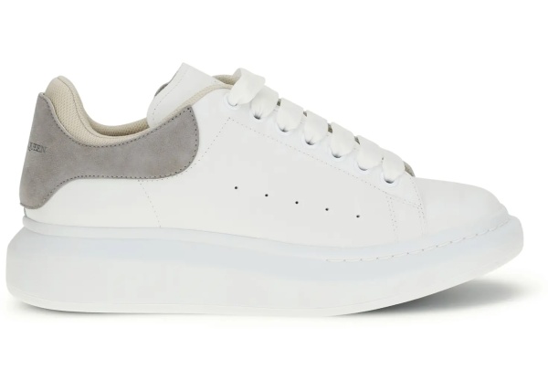 Sneakers Oversized Sneakers with suede heel tab