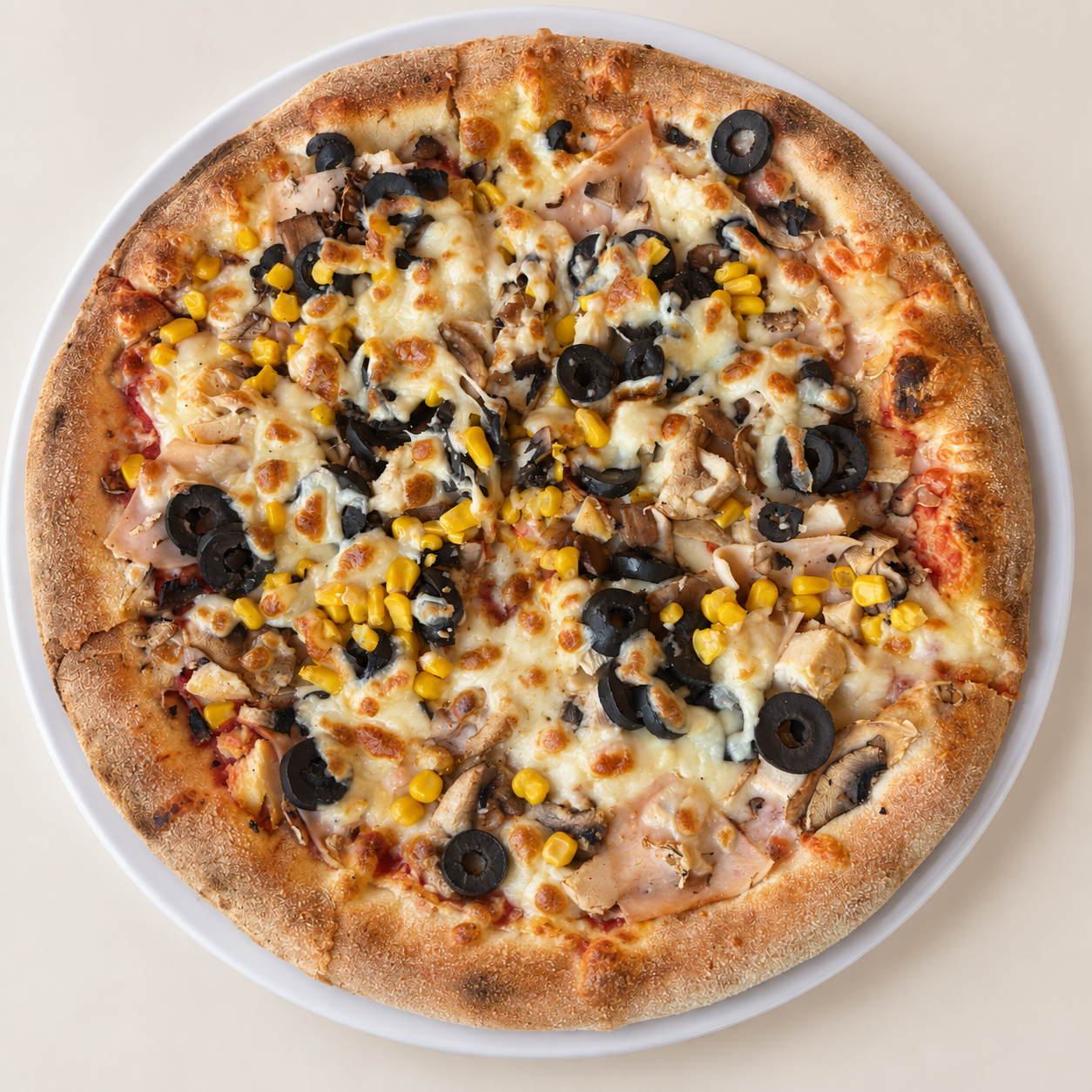 Pizza Sole Mio &icirc;ntreagă, cu porumb, măsline, ciuperci și pui