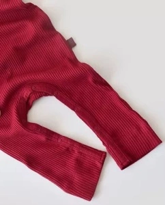 Salopeta cu maneca lunga si pantaloni lungi din bumbac organic si modal - Rosu BabyCosy (Marime: 3-6 Luni) - Img 2