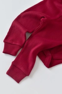 Set 3 piese: body cu maneca lunga, pantaloni lungi si caciulita din bumbac organic si modal - Rosu, BabyCosy (Marime: 9-12 luni) - Img 2