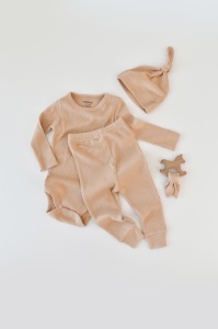 Set 3 piese: body cu maneca lunga, pantaloni lungi si caciulita din bumbac organic si modal - Somon, BabyCosy (Marime: 18-24 Luni)