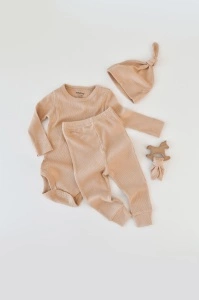 Set 3 piese: body cu maneca lunga, pantaloni lungi si caciulita din bumbac organic si modal - Somon, BabyCosy (Marime: 18-24 Luni)