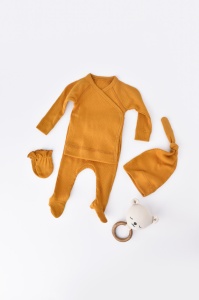Set 4 piese: bluza, pantaloni, caciulita si manusi din bumbac organic si modal - Sofran, BabyCosy (Marime: 6-9 luni) - Img 1