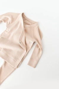 Set 4 piese: bluza, pantaloni, caciulita si manusi din bumbac organic si modal - Blush, BabyCosy (Marime: 6-9 luni) - Img 2