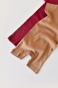Set de 2 salopetele cu maneca scurta din bumbac organic si modal - Rosu/ Maro BabyCosy (Marime: 9-12 luni) - Img 2