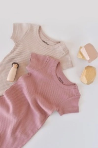 Set de 2 salopetele cu maneca scurta din bumbac organic si modal - Roz/ Blush BabyCosy (Marime: 0-3 Luni) - Img 2