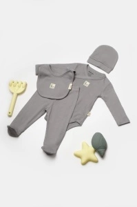 Set 4 piese:body, pantaloni, baveta si caciulita Bamboo, gri, BabyCosy, 50% bumbac+50%bambus (Marime: 0-3 Luni)