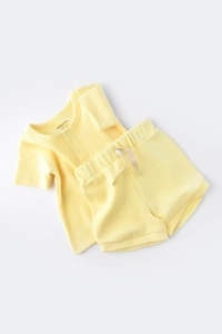 Set tricou cu pantaloni scurti - 100% bumbac organic - Galben, BabyCosy (Marime: 3-6 Luni) - Img 3