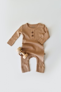 Salopeta cu maneca lunga si pantaloni lungi din bumbac organic si modal - Maro BabyCosy (Marime: 18-24 Luni)