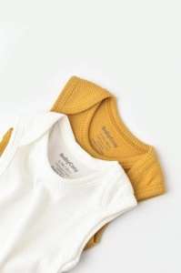 Set 2 body-uri fara maneci bebe unisex din bumbac organic si modal - Mustar/Ecru, BabyCosy (Marime: 3-6 Luni) - Img 2