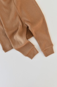 Set 3 piese: bluzita cu maneca lunga, pantaloni lungi si caciulita din bumbac organic si modal - Maro, BabyCosy (Marime: 12-18 Luni) - Img 3